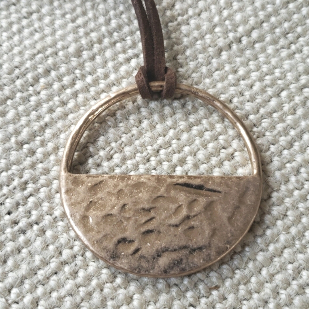 Boho Shell Pendant Long Necklace Brown Suede Minimalist NWOT - Picture 5 of 7